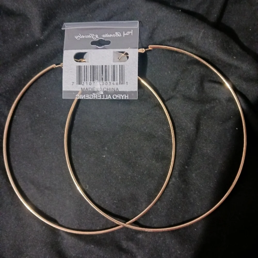 NEW Women Gold Fashion big hoops earrings - Picture 4 of 4